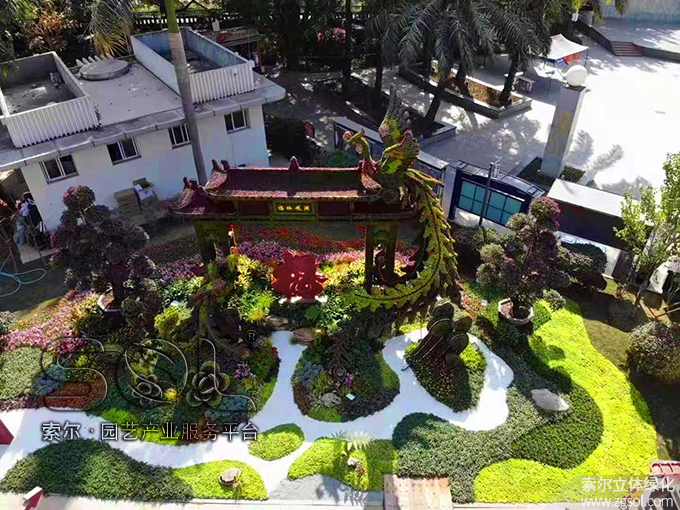 01 2020年12月廣東深圳龍華區觀瀾街道河濱公園元旦主題綠雕“鳳凰納吉 福棲觀瀾” (12).jpg